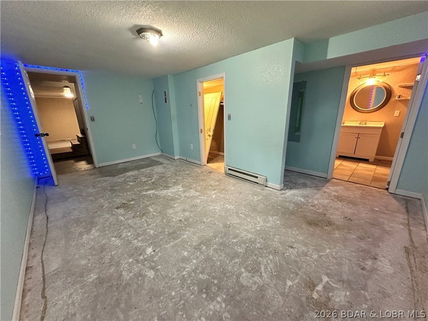 4-bed, 2-bath home in Warsaw featuring an open floor plan - photo 23