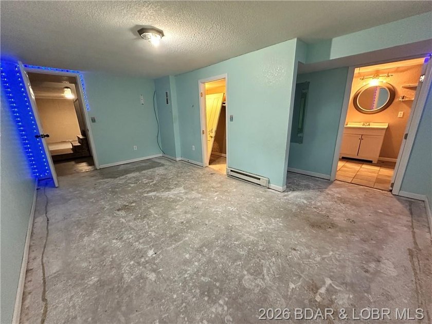 4-bed, 2-bath home in Warsaw featuring an open floor plan - photo 23