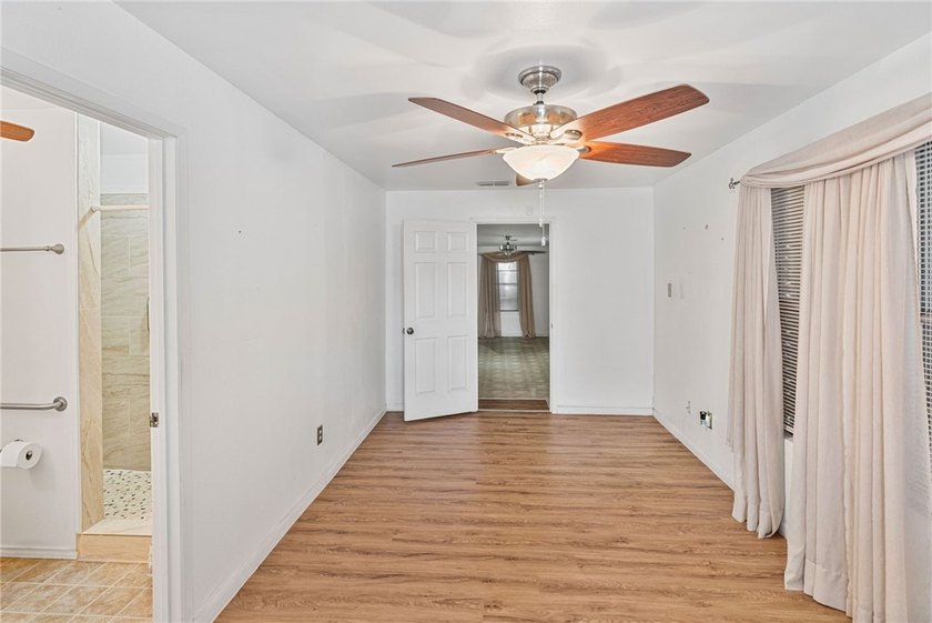 Welcome to this move-in ready gem, perfect for first-time - photo 25