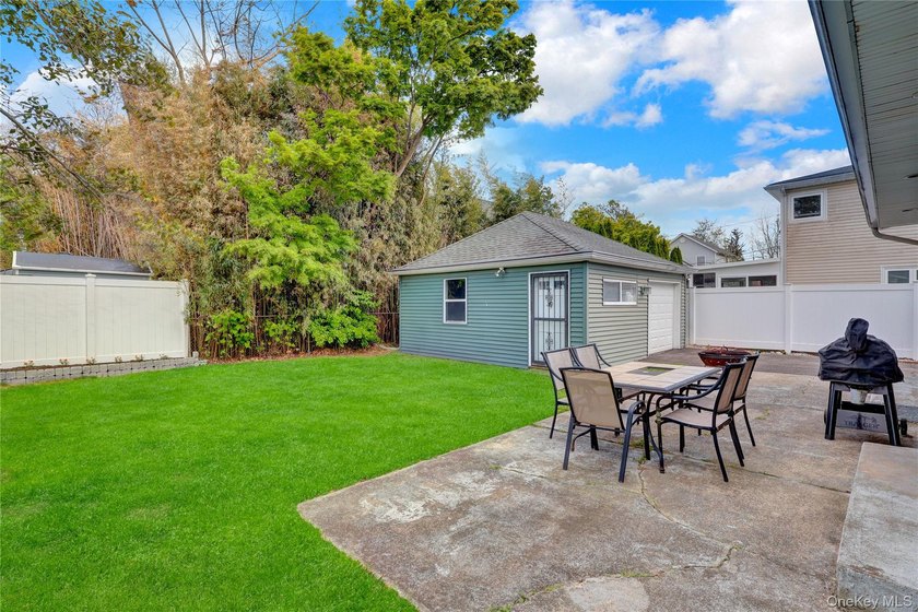 Immaculate and beautifully maintained 3-bedroom, 2-bath home - photo 25