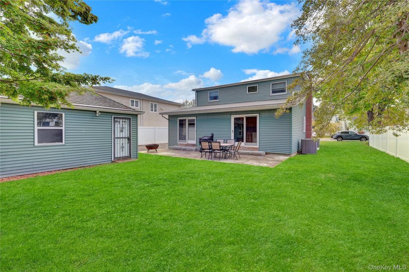 Immaculate and beautifully maintained 3-bedroom, 2-bath home - photo 26