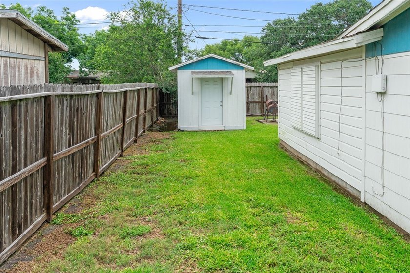 Welcome to this move-in ready gem, perfect for first-time - photo 30