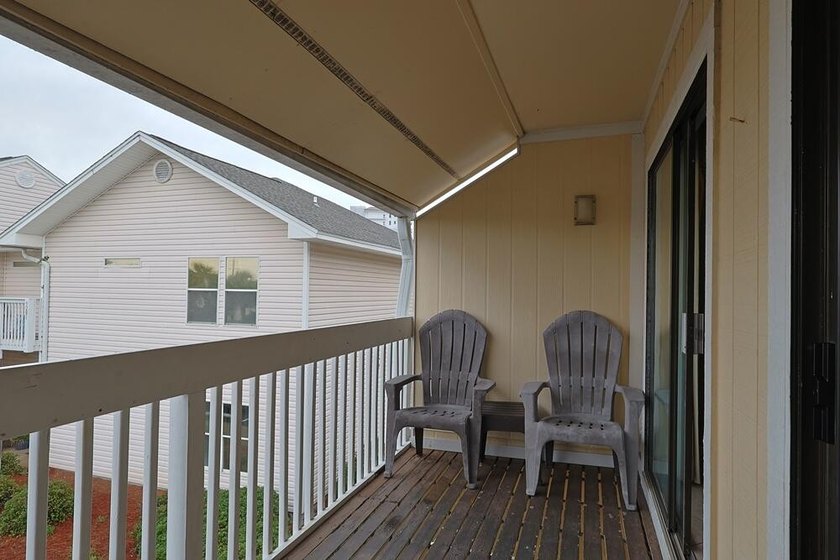 Fantastic location just steps from the beach, hot tubs and - photo 10