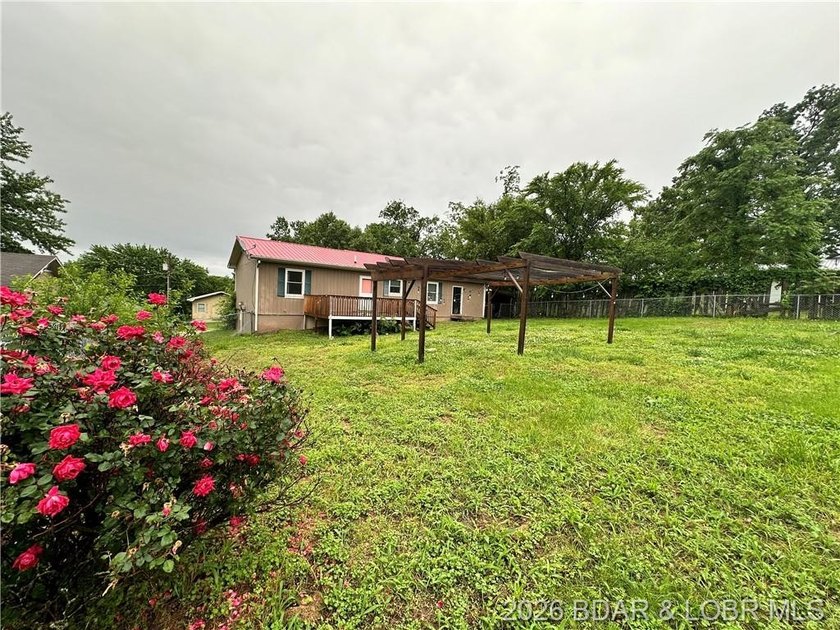 4-bed, 2-bath home in Warsaw featuring an open floor plan - photo 32