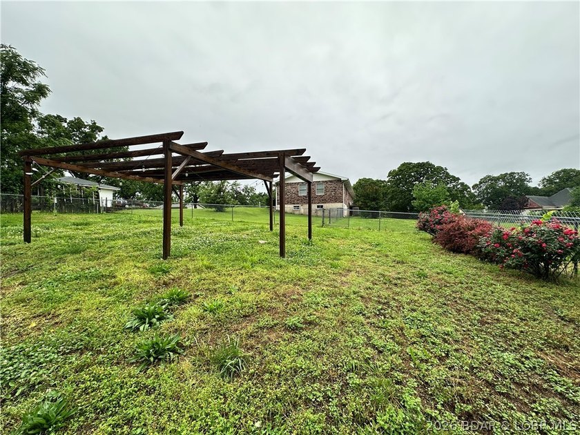 4-bed, 2-bath home in Warsaw featuring an open floor plan - photo 34