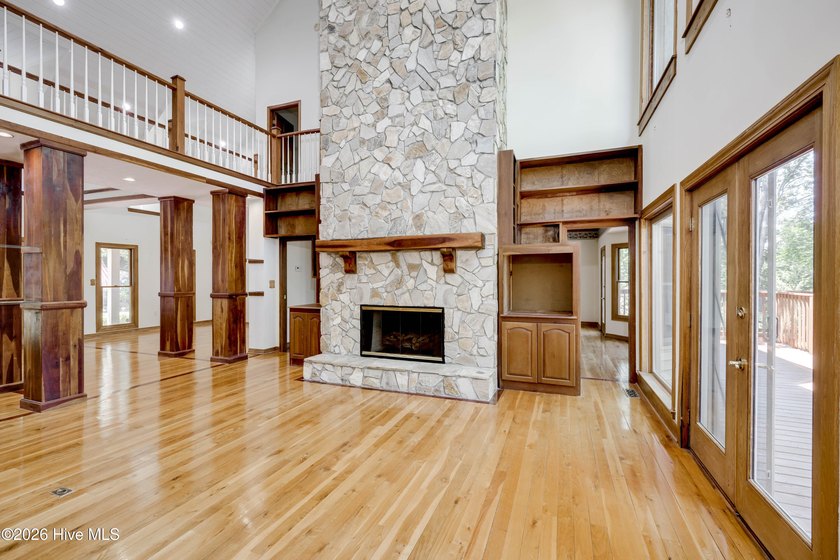 Welcome to an extraordinary lakefront retreat in Savannah Lakes - photo 9