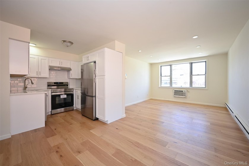 Turn-key brick 2-family in prime Bayside! Great investment - photo 8