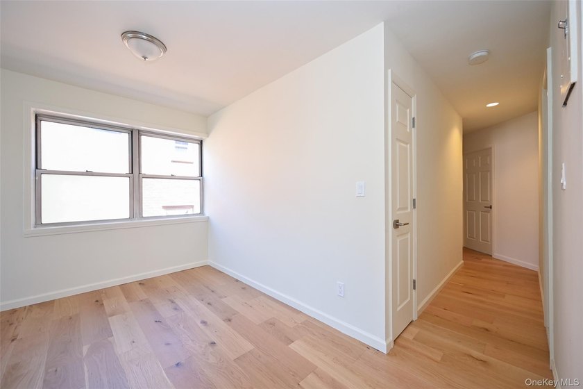 Turn-key brick 2-family in prime Bayside! Great investment - photo 10