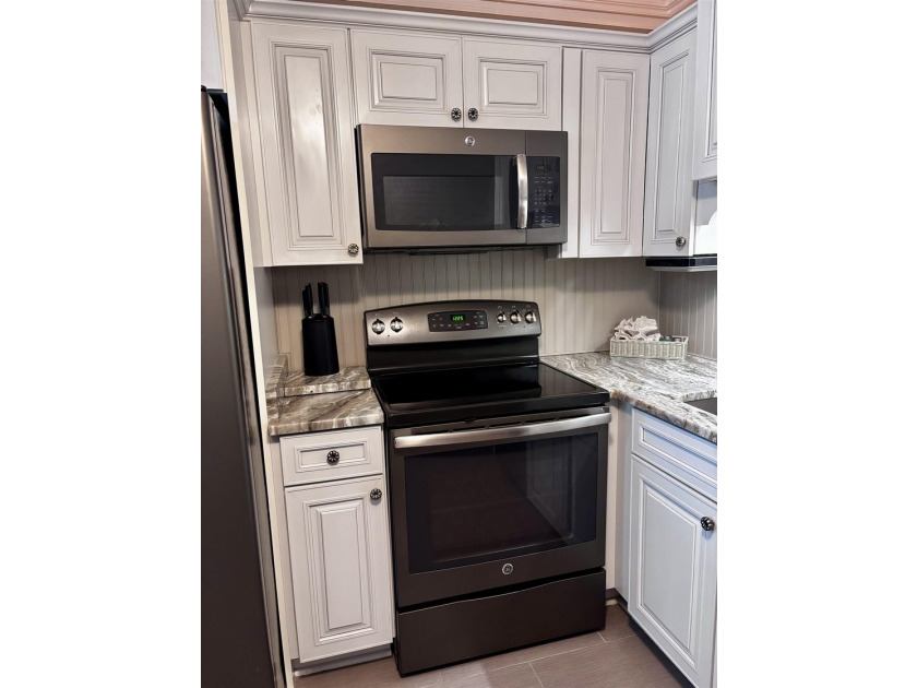 This is the condo that you've been waiting for! Beautifully - photo 12
