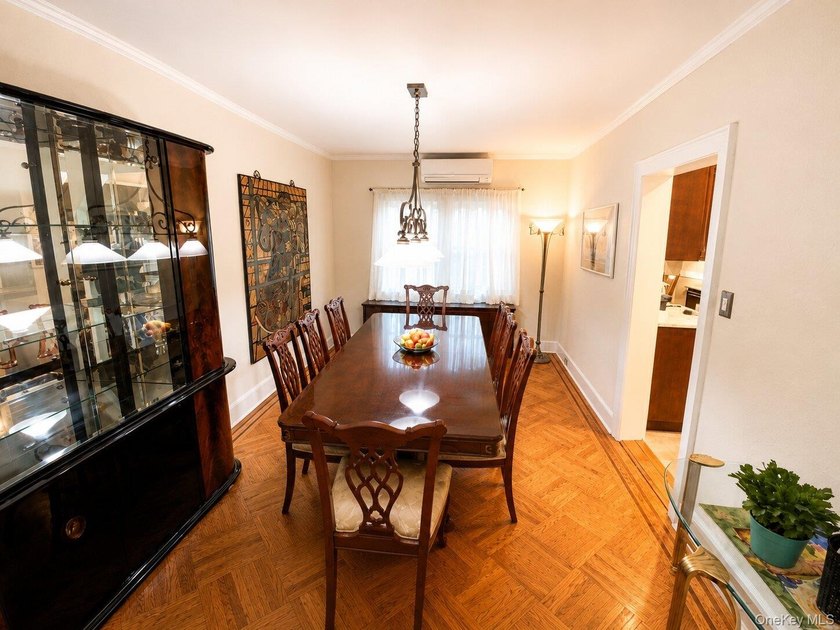 Beautiful Attached Home in Prime North Flushing - School - photo 6