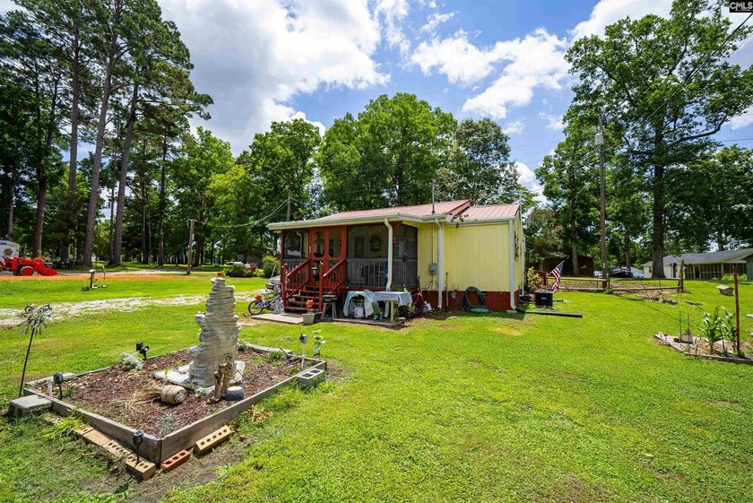 LAKE MURRAY LIVING WITHOUT THE LAKEFRONT PRICE! Welcome to this - photo 17