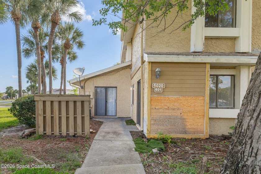Opportunity awaits in this spacious 3-bed, 2-bath end-unit - photo 3