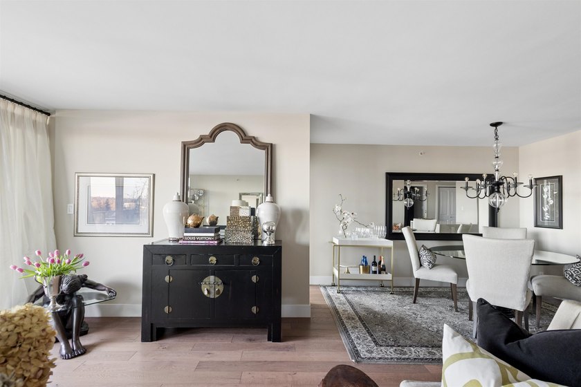Legacy Tower II by Embassy (Bosa) in Brentwood offers a refined - photo 13