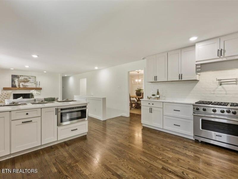 Prestigious Riverbend Estate located on almost an acre level lot - photo 16
