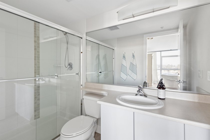 Legacy Tower II by Embassy (Bosa) in Brentwood offers a refined - photo 22