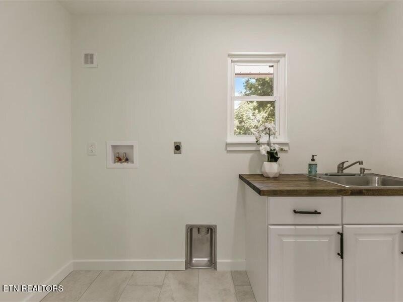 Prestigious Riverbend Estate located on almost an acre level lot - photo 22