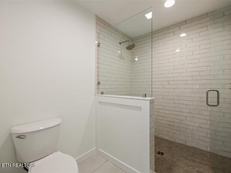Prestigious Riverbend Estate located on almost an acre level lot - photo 27