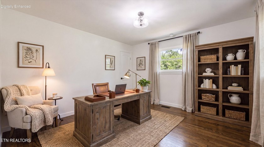 Prestigious Riverbend Estate located on almost an acre level lot - photo 30