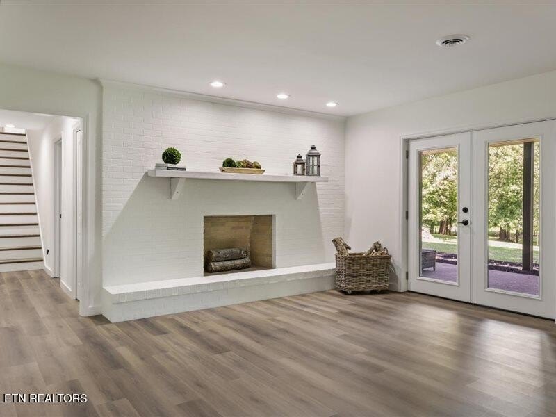 Prestigious Riverbend Estate located on almost an acre level lot - photo 35