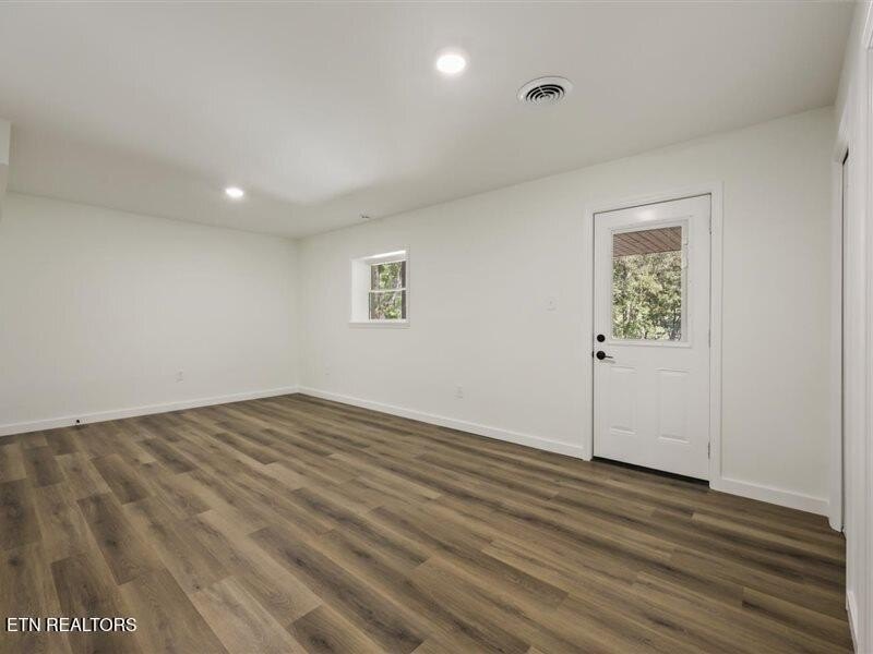 Prestigious Riverbend Estate located on almost an acre level lot - photo 39