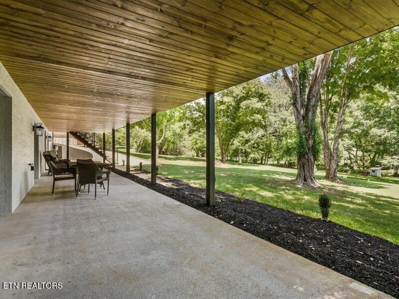 Prestigious Riverbend Estate located on almost an acre level lot - photo 47