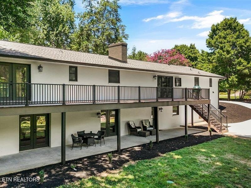 Prestigious Riverbend Estate located on almost an acre level lot - photo 50