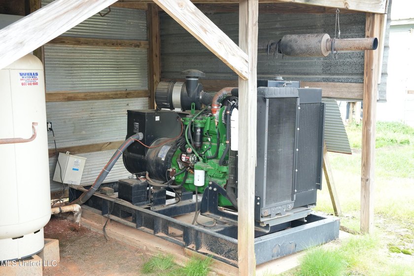This 6-house poultry broiler farm, situated just north of - photo 13