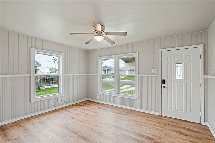 Move-in ready and beautifully remodeled, this charming 3-bedroom - photo 4