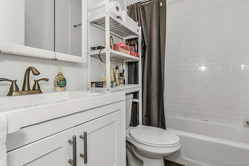 Beautiful *F* Line one bedroom unit with a terrace and a nice - photo 17