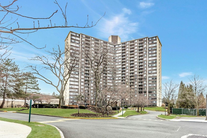 Beautiful *F* Line one bedroom unit with a terrace and a nice - photo 21