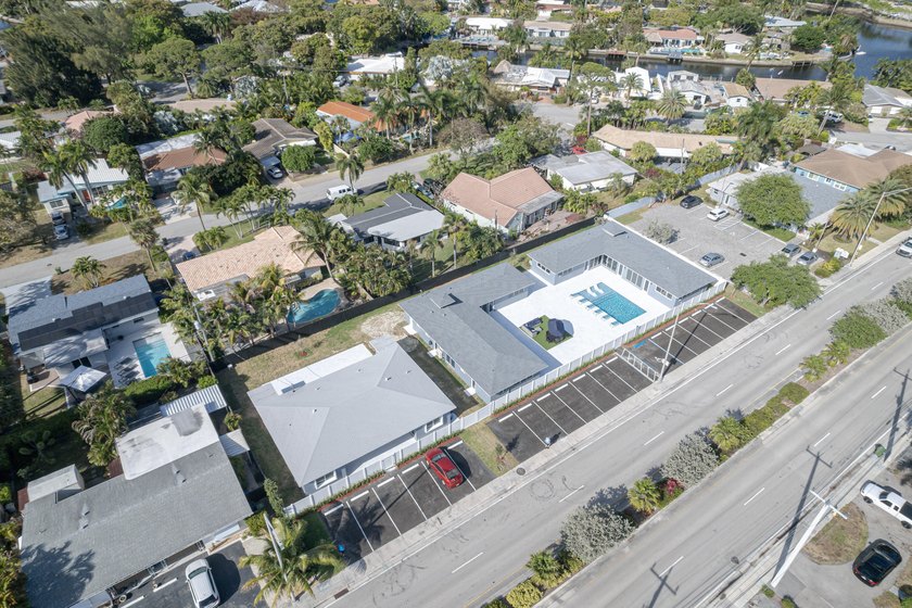Thriving  Multi Family Compound in Wilton Manors. The portfolio - photo 22