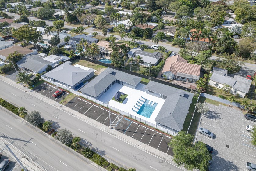 Thriving  Multi Family Compound in Wilton Manors. The portfolio - photo 23
