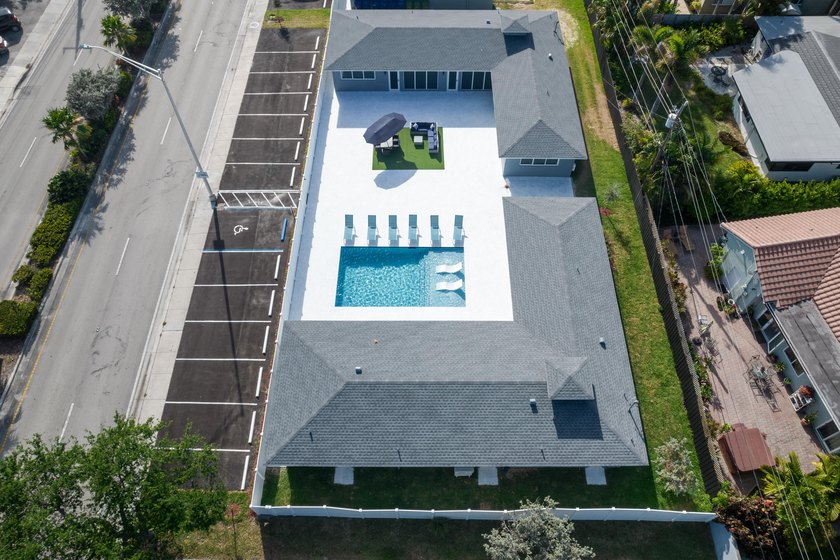 Thriving  Multi Family Compound in Wilton Manors. The portfolio - photo 35