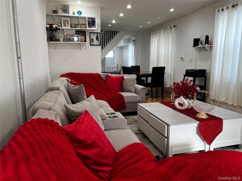 Welcome to this beautifully maintained and move-in ready - photo 5