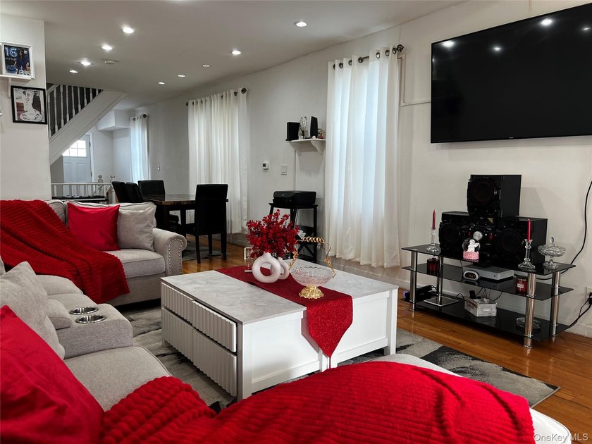 Welcome to this beautifully maintained and move-in ready - photo 10
