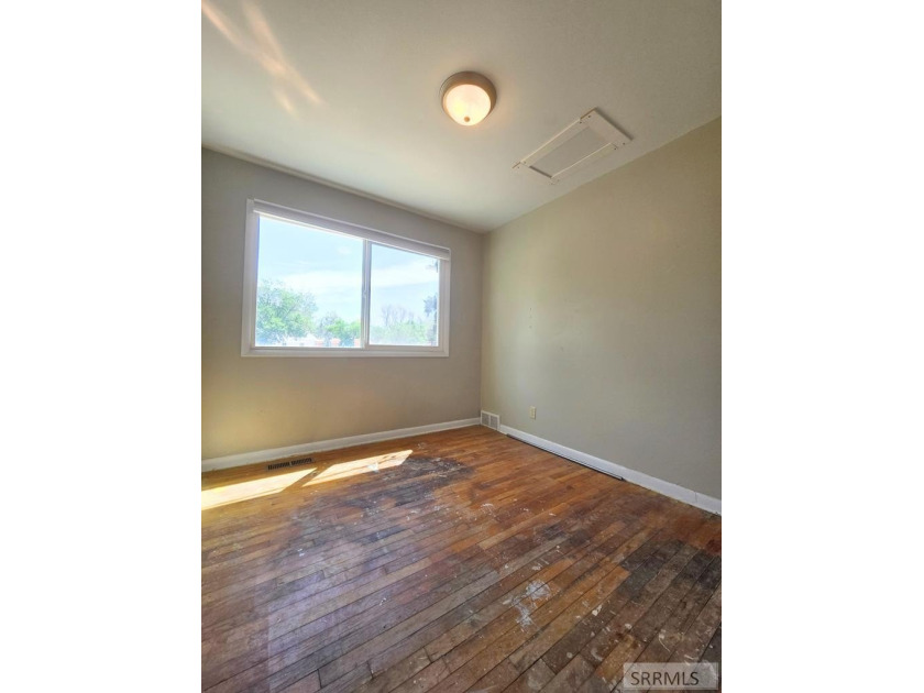 Welcome home to this cozy, single level residence! Located in a - photo 21