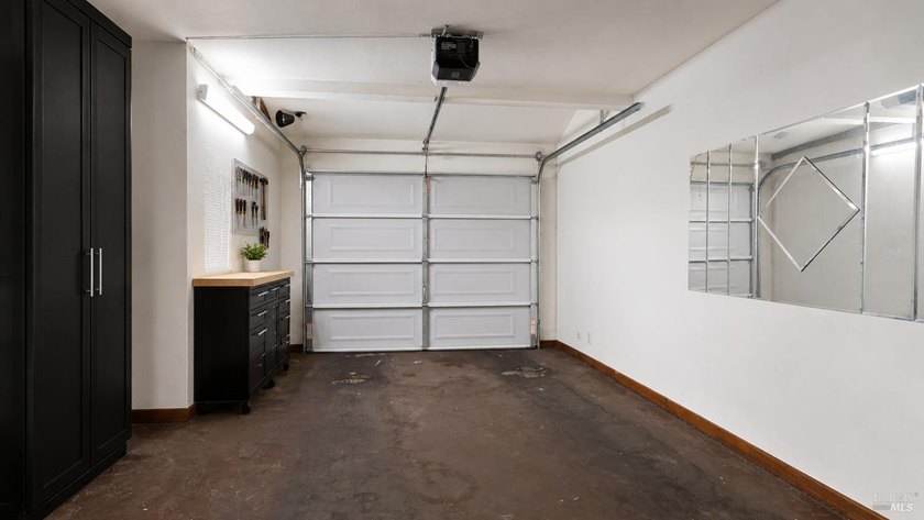 Spacious 3 bedroom, 2.5 bathroom split-level condo offering 1 - photo 20