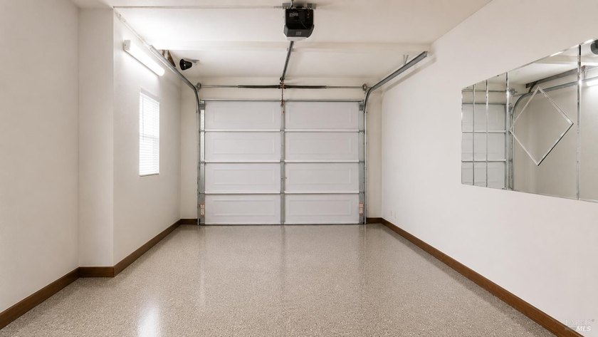 Spacious 3 bedroom, 2.5 bathroom split-level condo offering 1 - photo 21