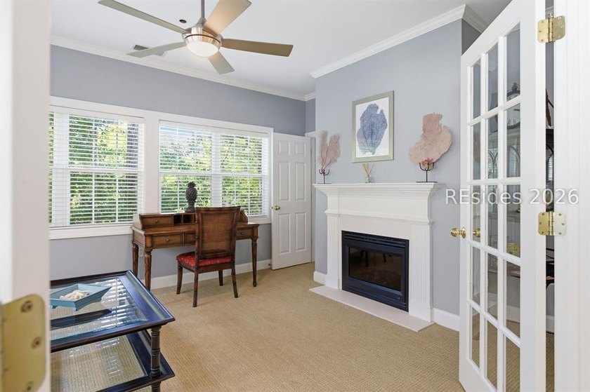 Beautiful and bright 3BR 3BA. End unit. Spacious &amp; inviting - photo 12