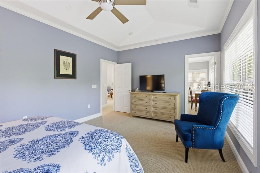 Beautiful and bright 3BR 3BA. End unit. Spacious &amp; inviting - photo 15