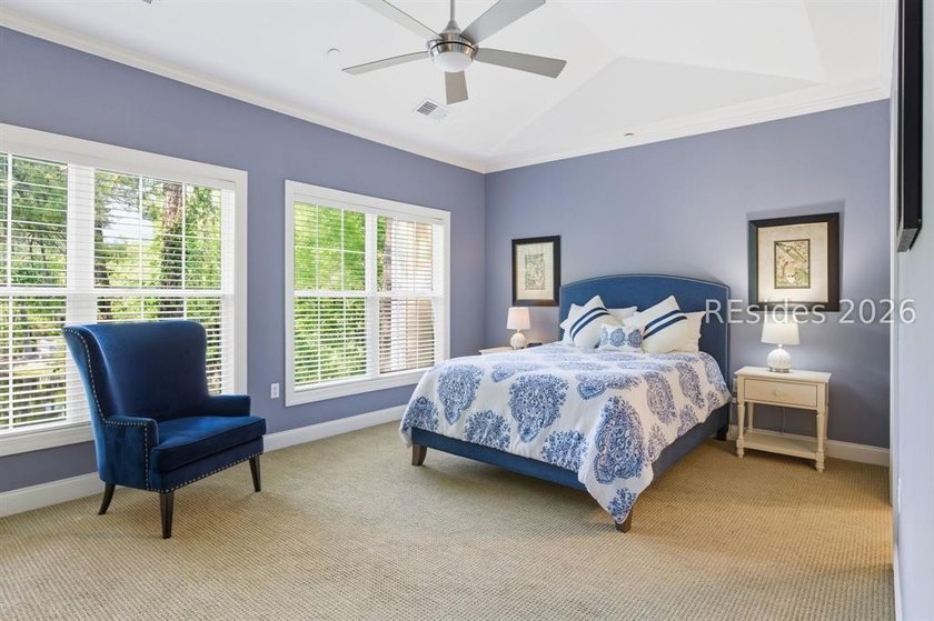 Beautiful and bright 3BR 3BA. End unit. Spacious &amp; inviting - photo 16