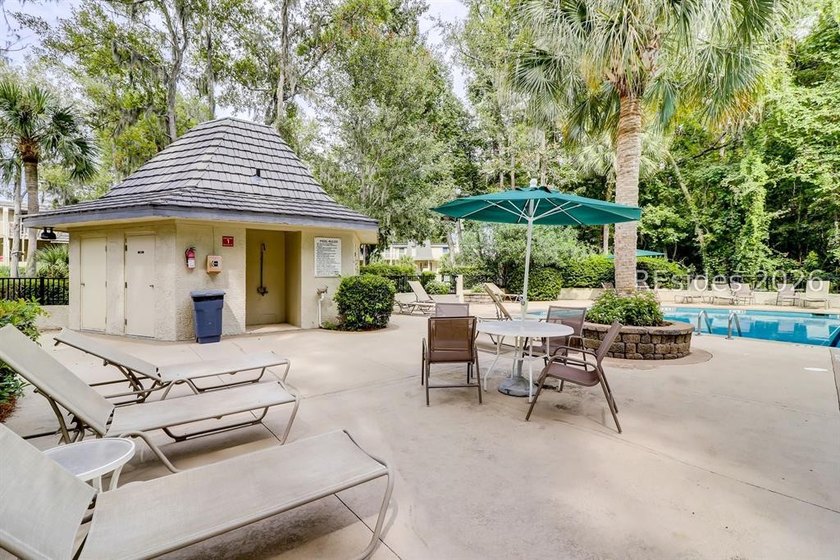 Beautiful and bright 3BR 3BA. End unit. Spacious &amp; inviting - photo 26