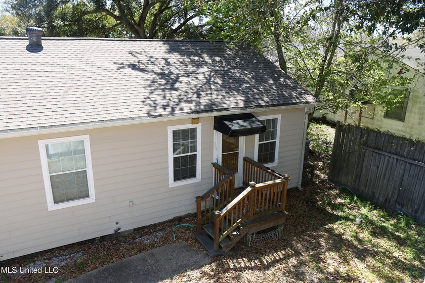 PRIME COMMERCIAL PROPERTY IN A FANTASTIC LOCATION! This - photo 13