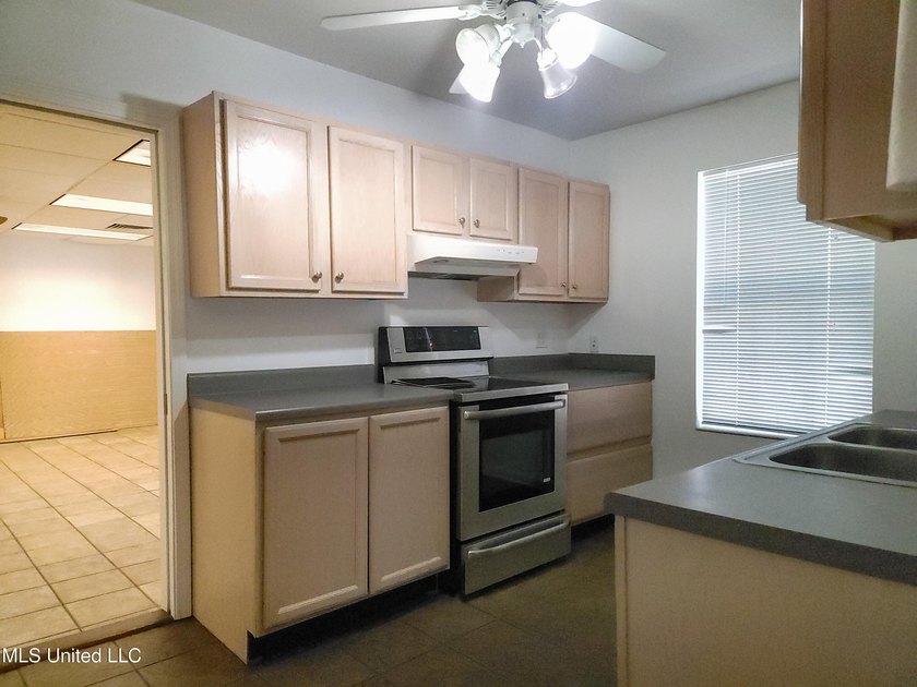 PRIME COMMERCIAL PROPERTY IN A FANTASTIC LOCATION! This - photo 19