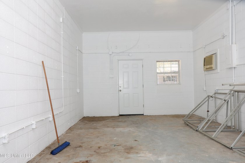 PRIME COMMERCIAL PROPERTY IN A FANTASTIC LOCATION! This - photo 27
