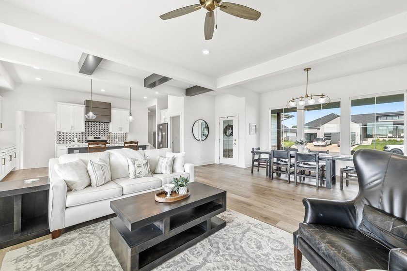 This stunning 5-bedroom, 3-bathroom home offers the perfect - photo 9