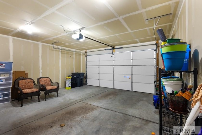 Enjoy the ease of low-maintenance living without sacrificing - photo 30