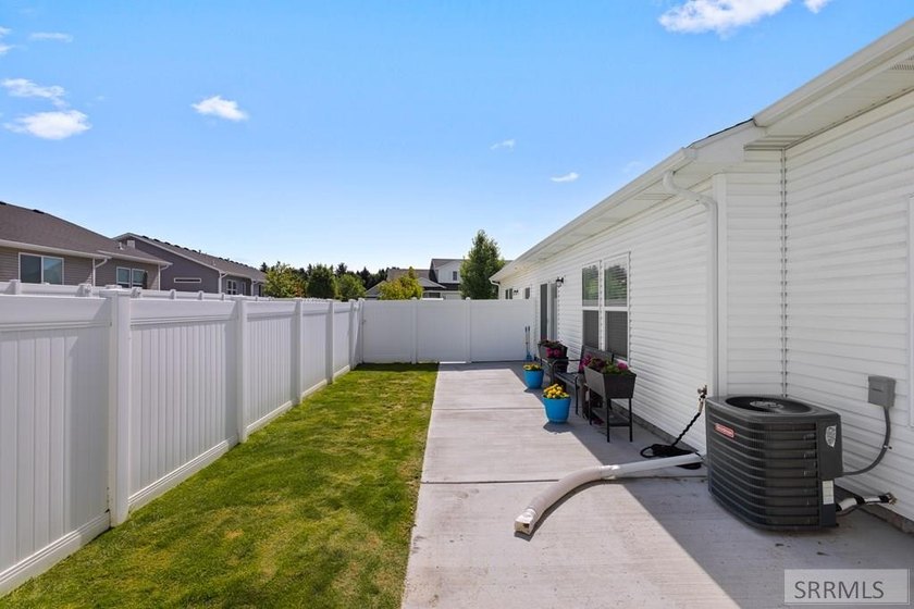 Enjoy the ease of low-maintenance living without sacrificing - photo 34