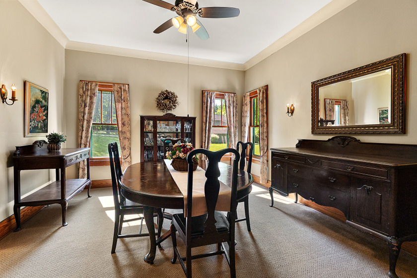 Nice dining area - photo 9