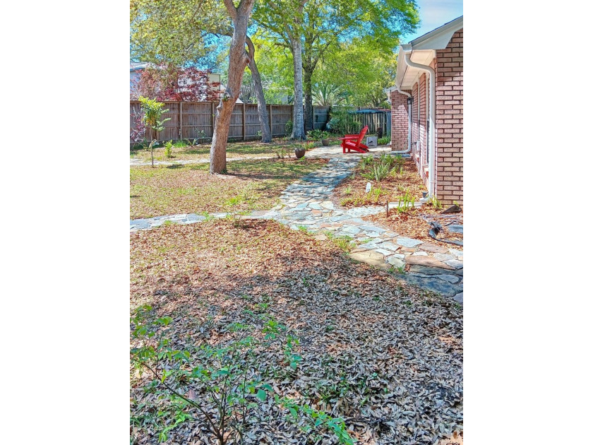 Close to EOD school, Eglin AFB, Duke Field, and very close to - photo 8